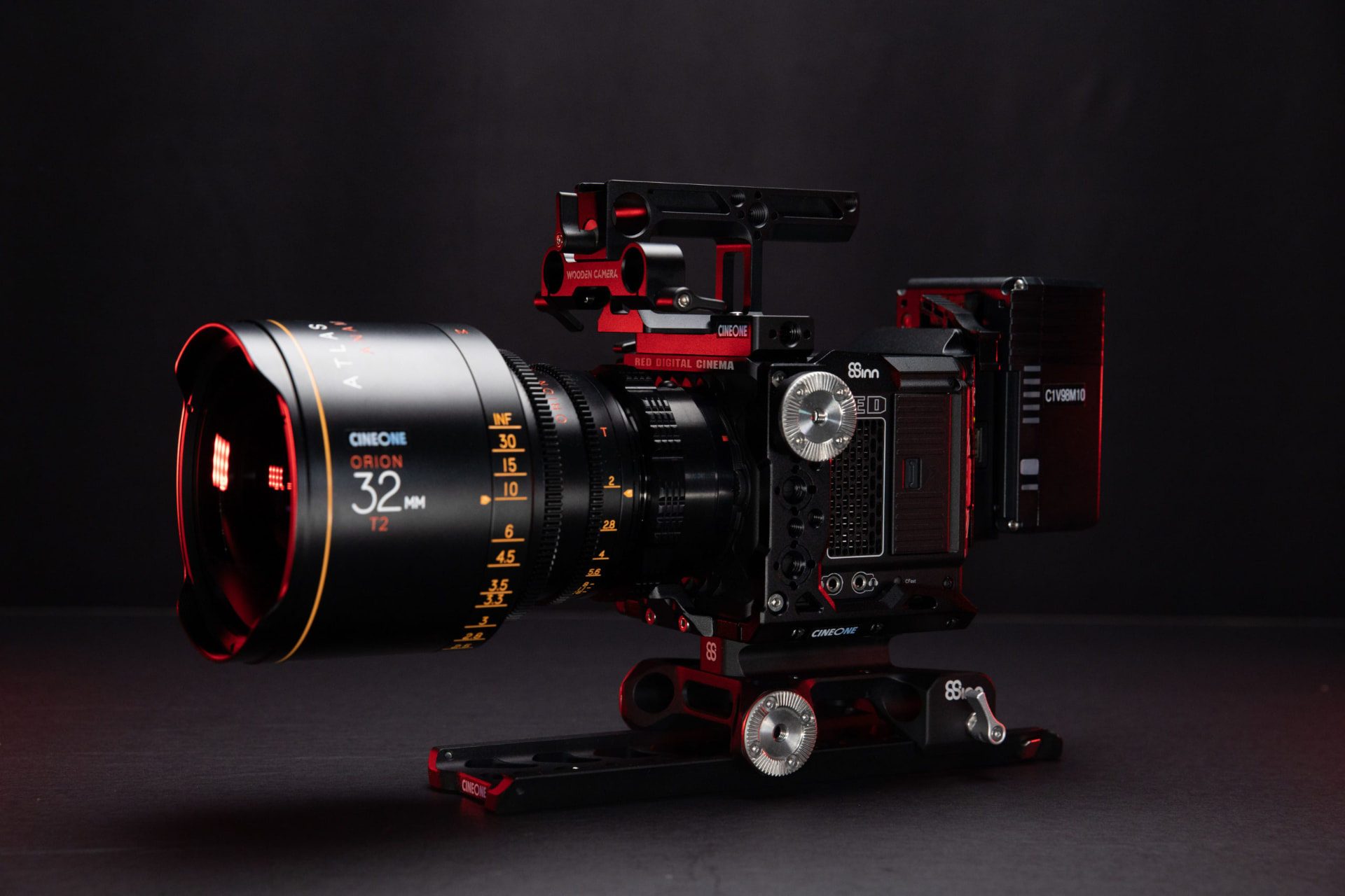 Blackmagic-Kinokamera als visuelles Motiv für Projektanfragen.